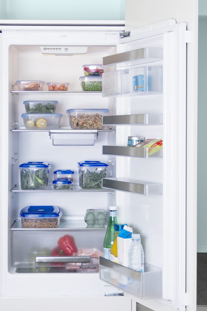 Top Box is a series of food containers with a timer on the lid. It allows to set up a storing date when you put box in a fridge or freezer. Containers with food are put in a fridge.